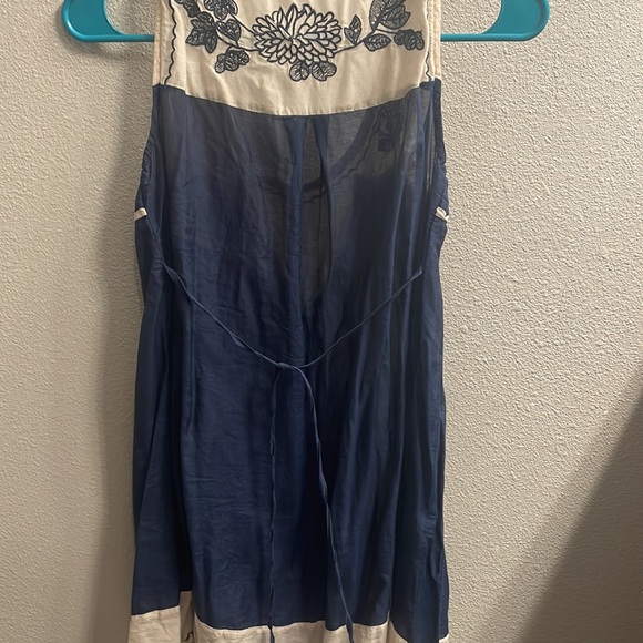 M sheer women’s embroidered, tie front & back short sleeve blouse - Picture 7 of 8